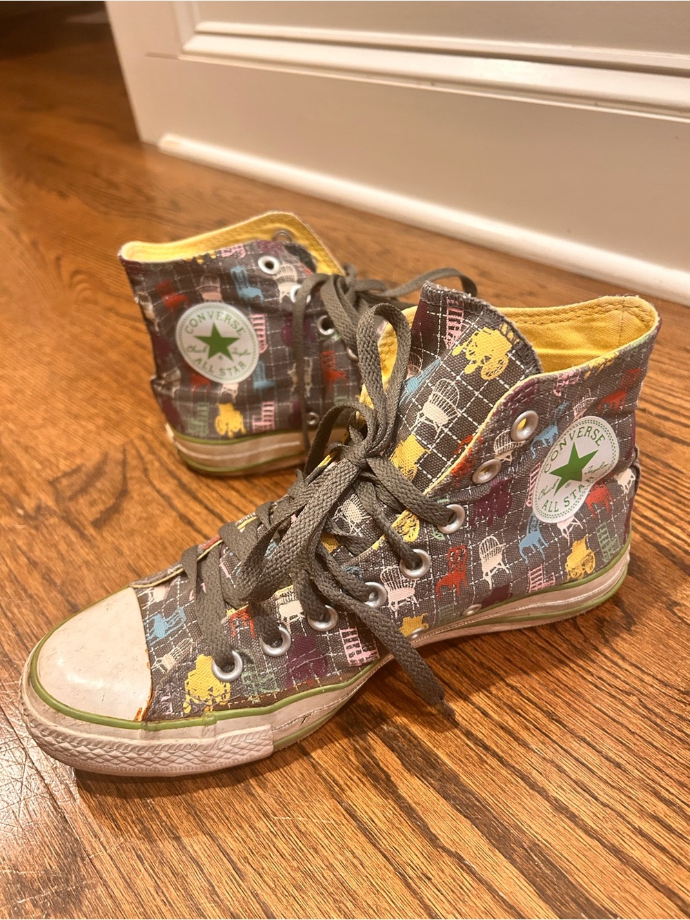 Converse Adult' High-Top Chair patterned Sneakers in Gray with Multi-Color Print - Picture 2 of 7